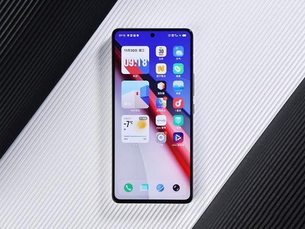 vivo iQOO 11是LTPO电竞屏吗