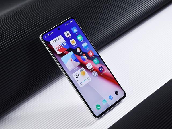 vivo iQOO 11是LTPO电竞屏吗