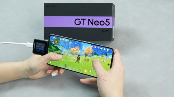 realme真我GT Neo5边玩边充体验如何