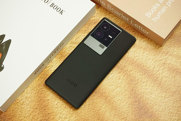 vivo iQOO 11 Pro有没有长焦镜头