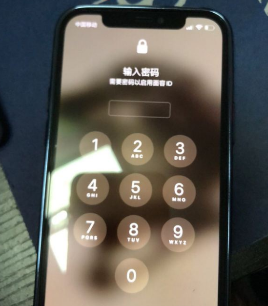 iPhone 输入锁屏密码出现方框，且原密码不正确怎么办？