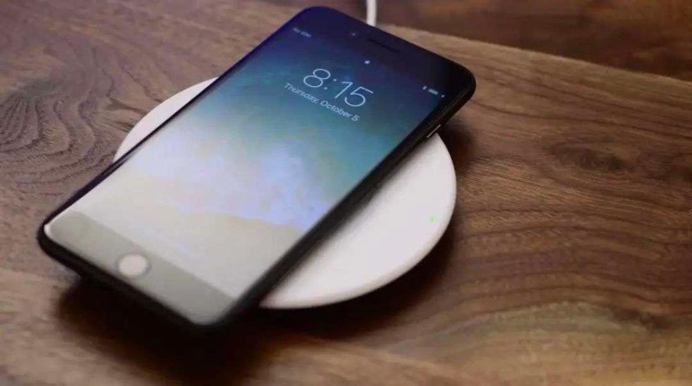 苹果新专利曝光：iPhone15系列手机或将支持反向无线充电