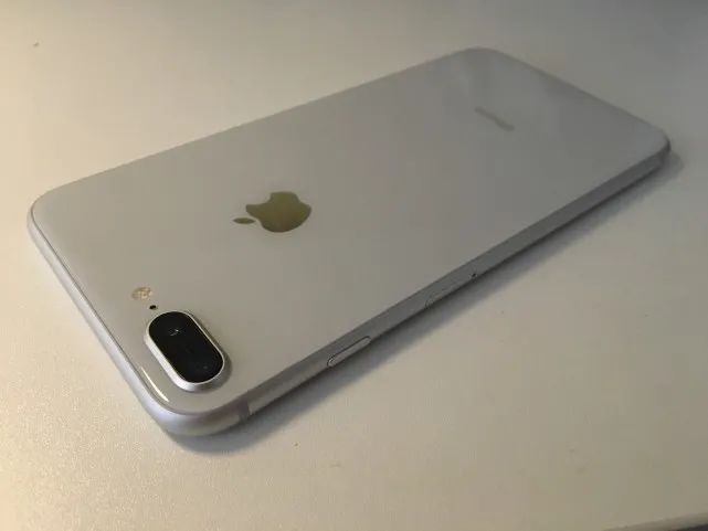 还有多少人在用iPhone8P？你觉得这款苹果手机能再战几年？