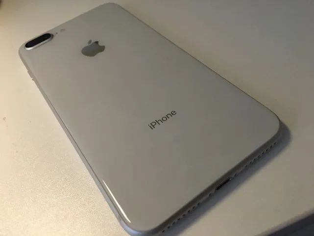 还有多少人在用iPhone8P？你觉得这款苹果手机能再战几年？