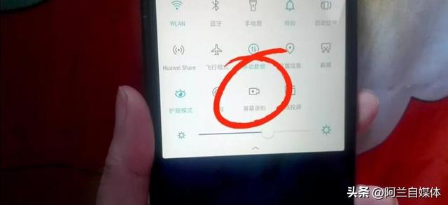 手机怎样截图啊你们知道吗（最简单的手机截屏四种方法）