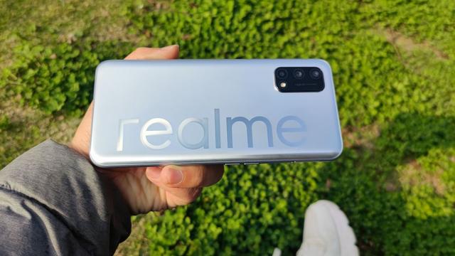 realmeq2评测（realmeq2优缺点）