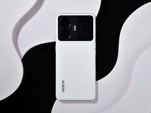 realme真我GT Neo5主摄镜头的光圈是多大