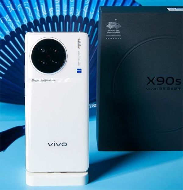 vivo X90S是不是蔡司镜头