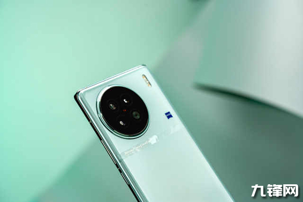 vivo X90S是蔡司镜头吗